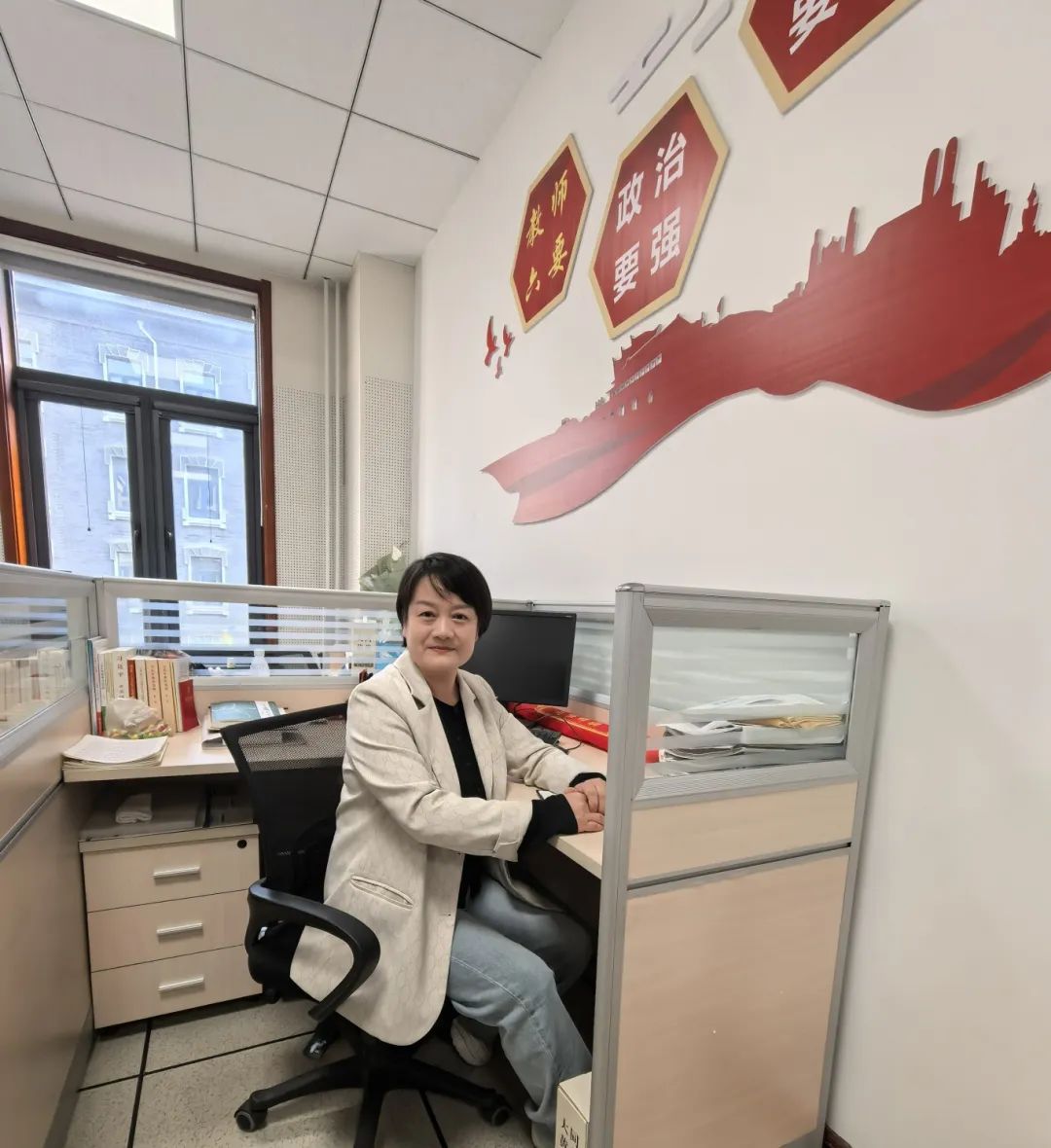 师秀芳.jpg