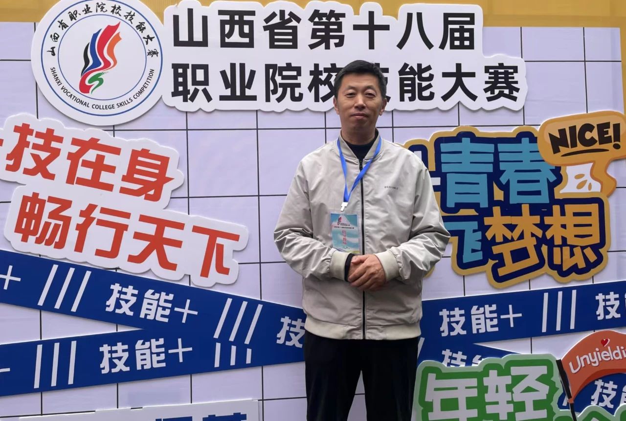 张毅.jpg