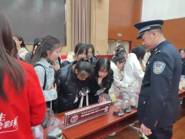 24.3大学生禁毒知识宣传——珍爱生命 远离毒品2.jpg