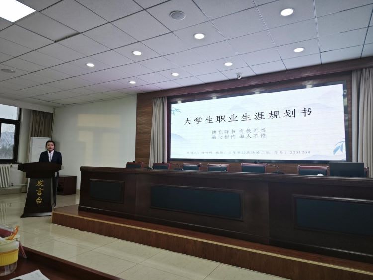 24.01 筑梦青春志在四方 规划启航职引未来 学生8.jpg