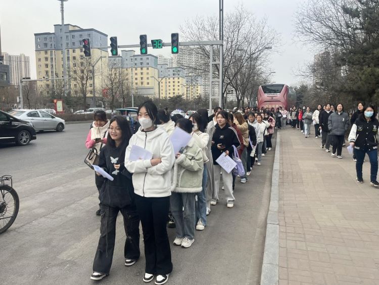 24.3温情送考 为梦护航——专升本送考新闻稿4.jpg
