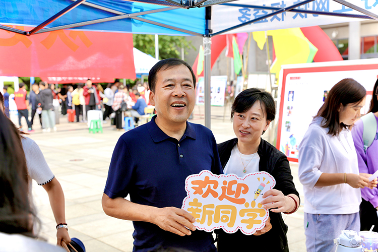 裴校长.jpg