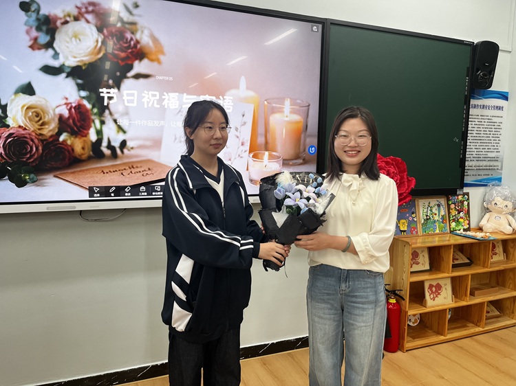 匠心谢师恩，巧手传深情1.jpg
