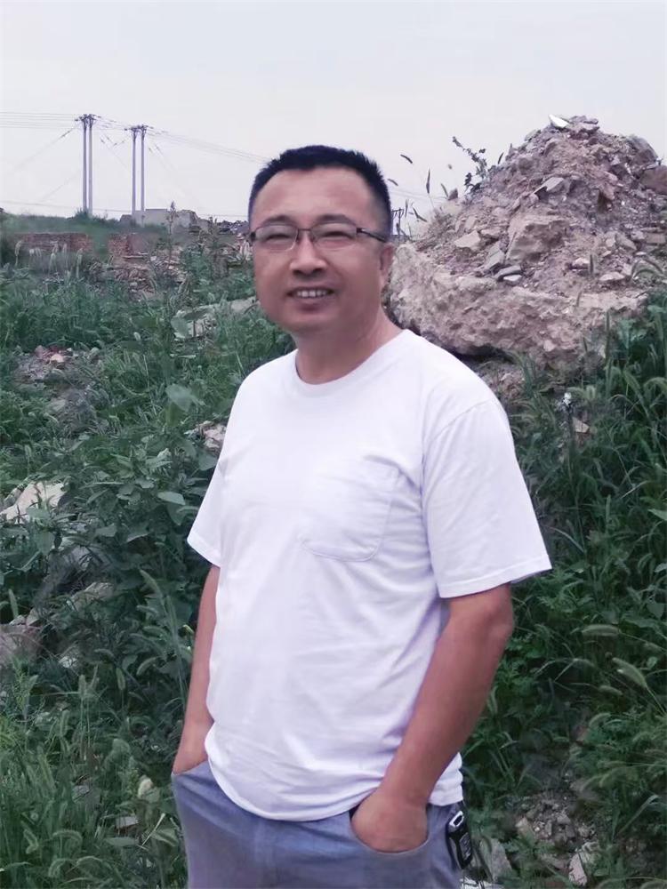 芦伟英照片网(1).jpg 芦伟英照片网(1).jpg