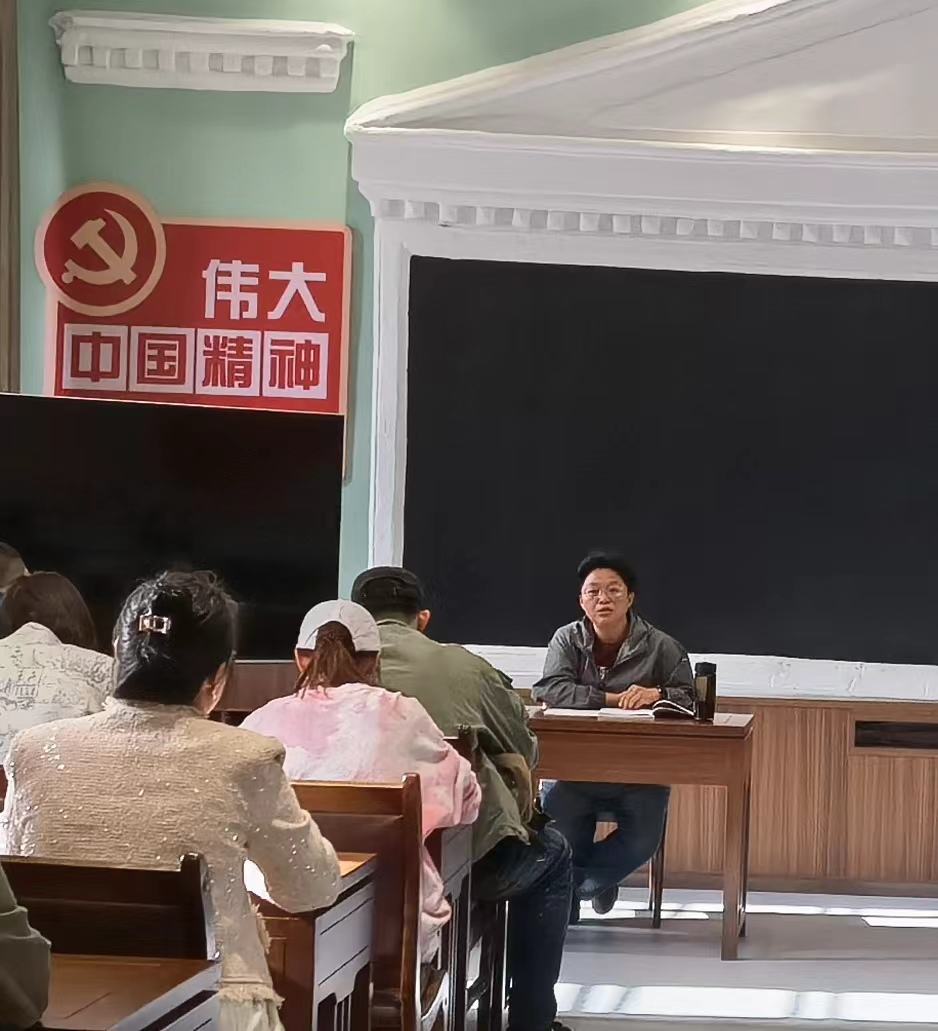 李静2.jpg
